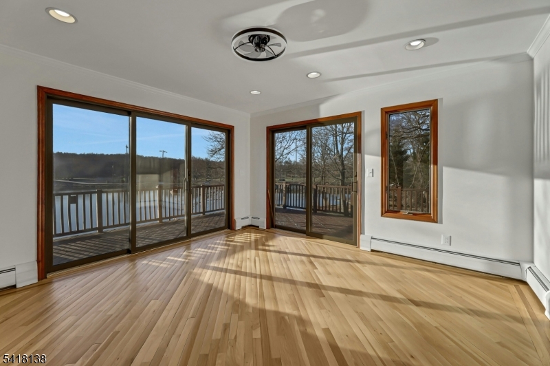 10 Lake Drive West