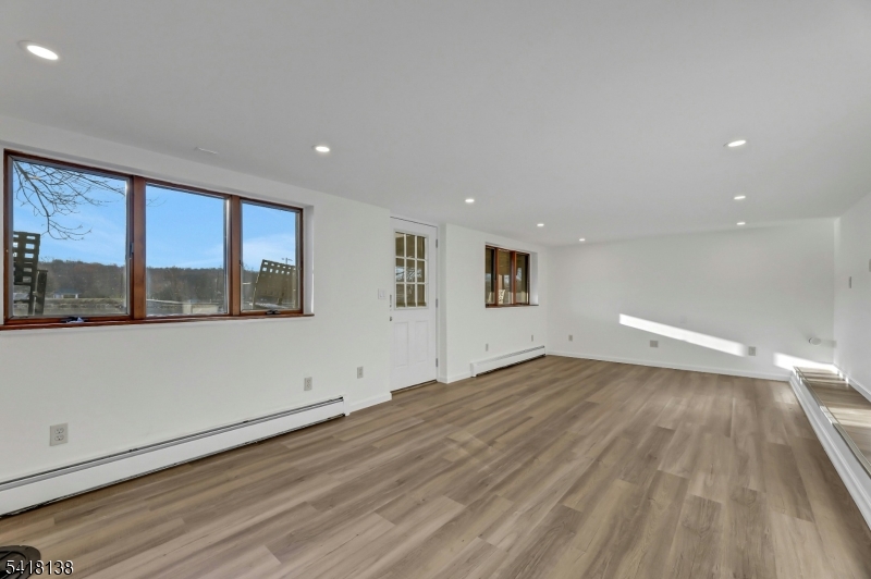 10 Lake Drive West