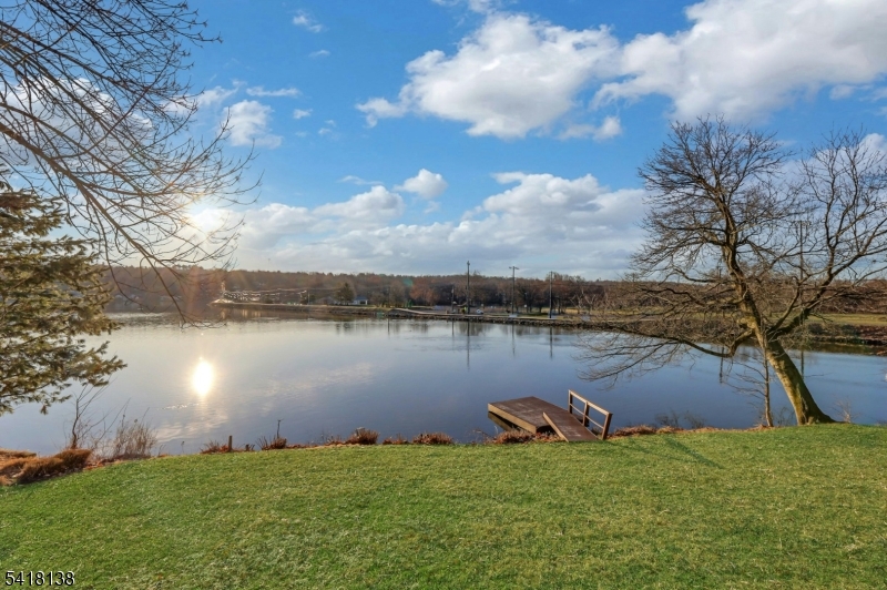 10 Lake Drive West