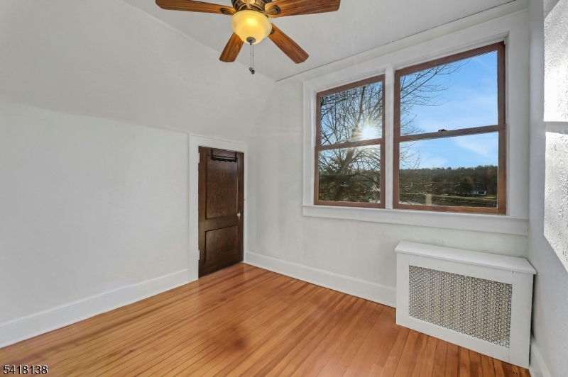 10 Lake Drive West