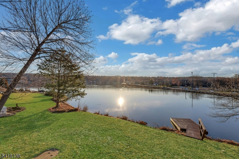 10 Lake Drive West