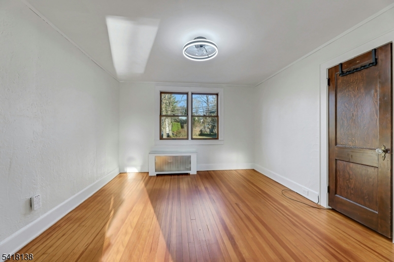10 Lake Drive West