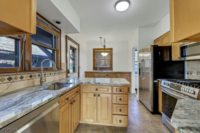 10 Lake Drive West