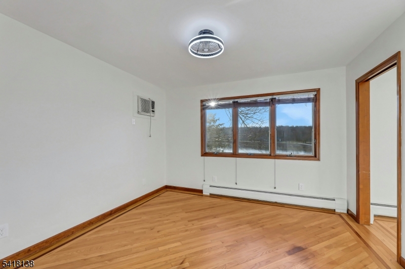 10 Lake Drive West