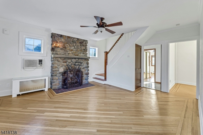 10 Lake Drive West