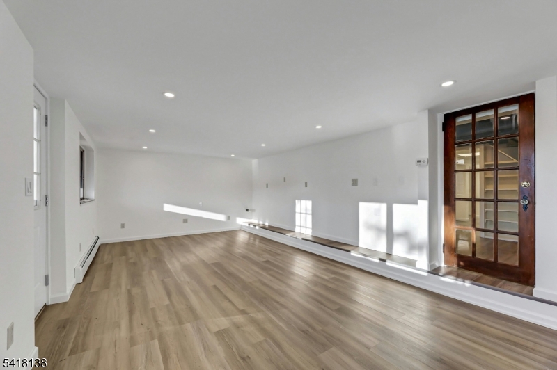 10 Lake Drive West