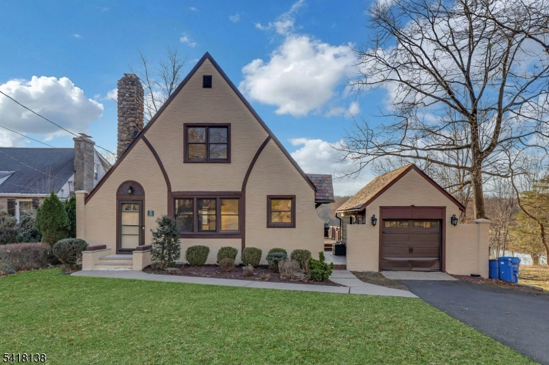 10 Lake Drive West