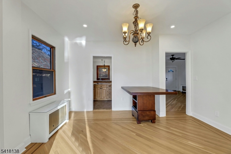 10 Lake Drive West