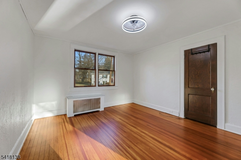 10 Lake Drive West