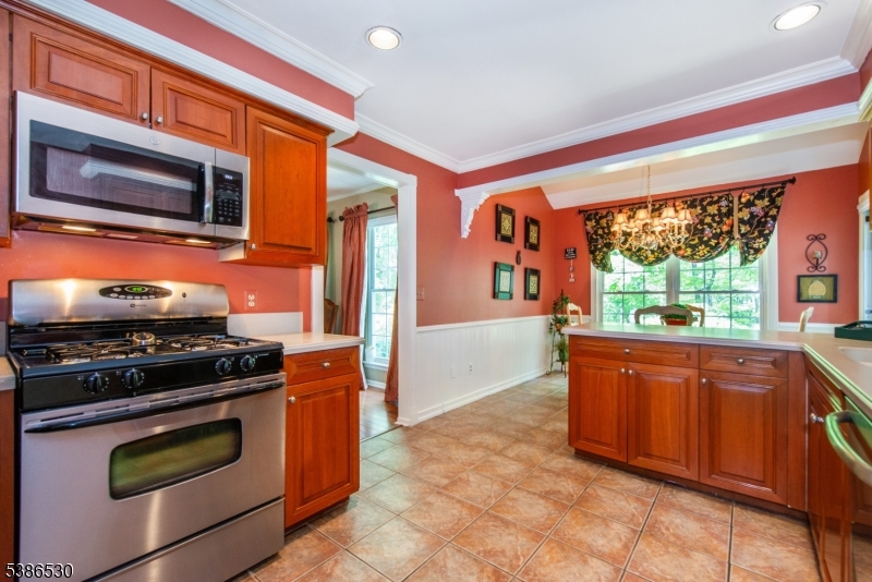 8 Tomahawk Dr