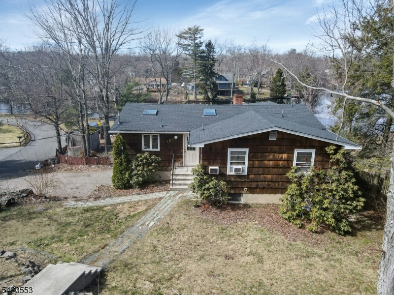 199 Lake Shore Dr
