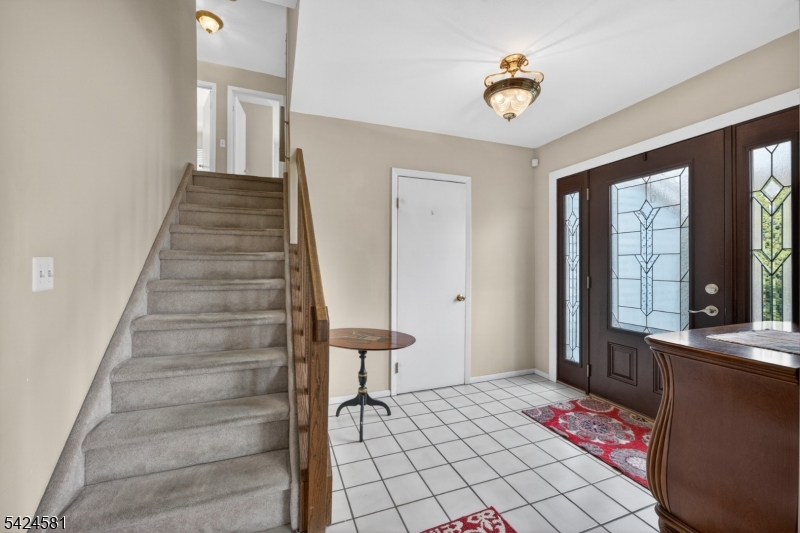 7 Chicopee Dr