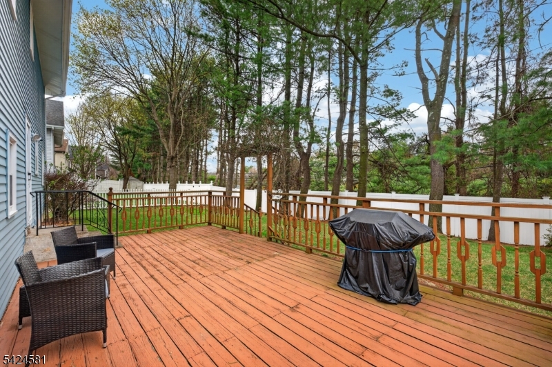 7 Chicopee Dr