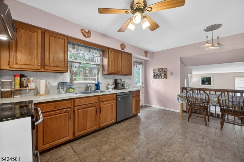 7 Chicopee Dr