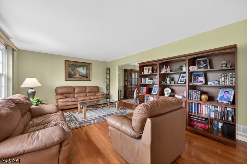 7 Chicopee Dr