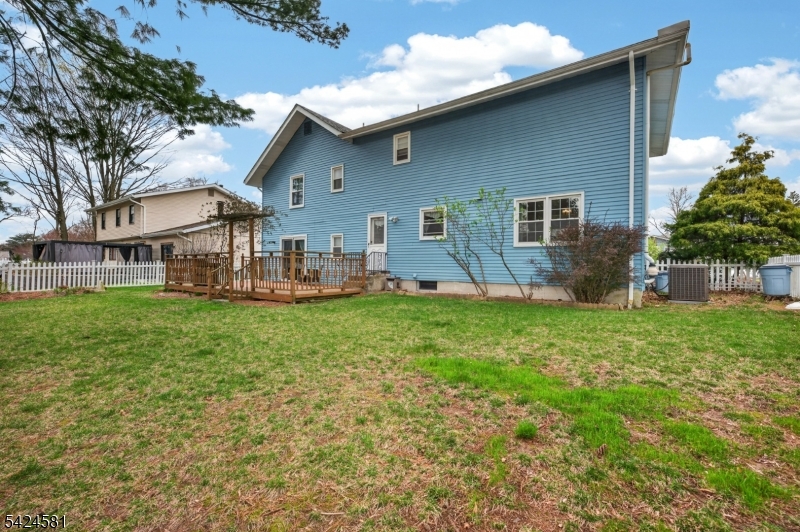 7 Chicopee Dr