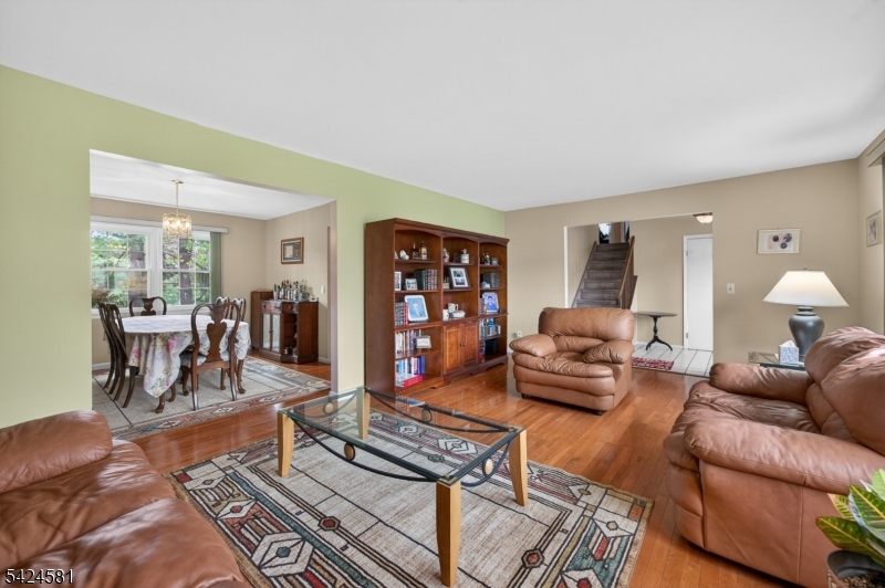 7 Chicopee Dr