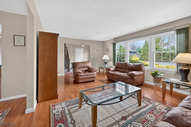 7 Chicopee Dr