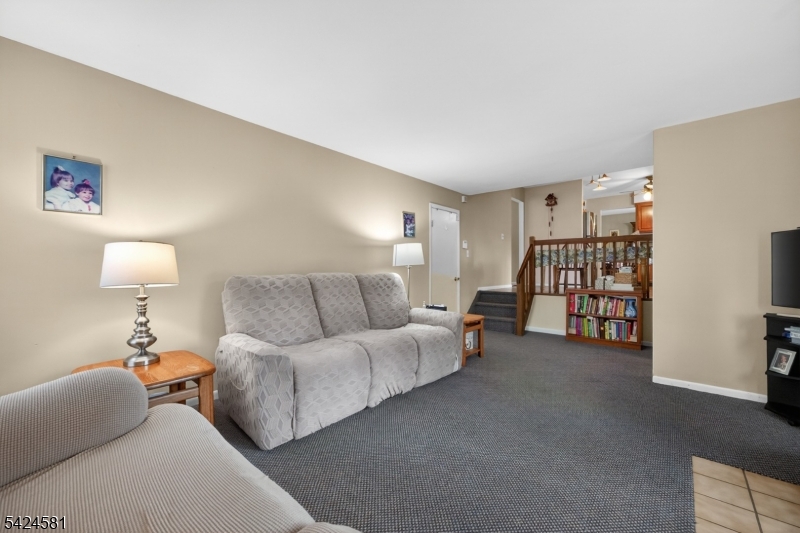 7 Chicopee Dr