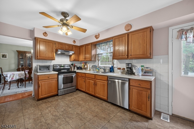 7 Chicopee Dr
