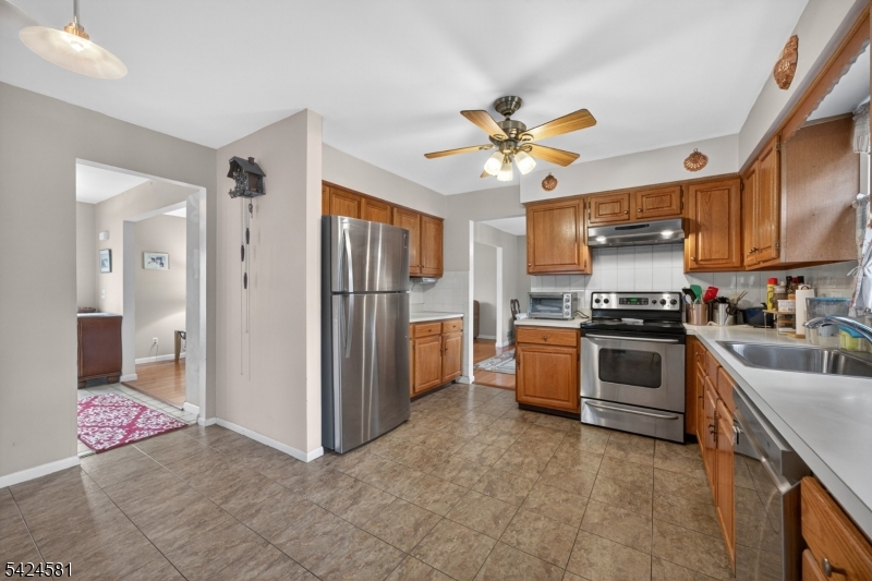 7 Chicopee Dr