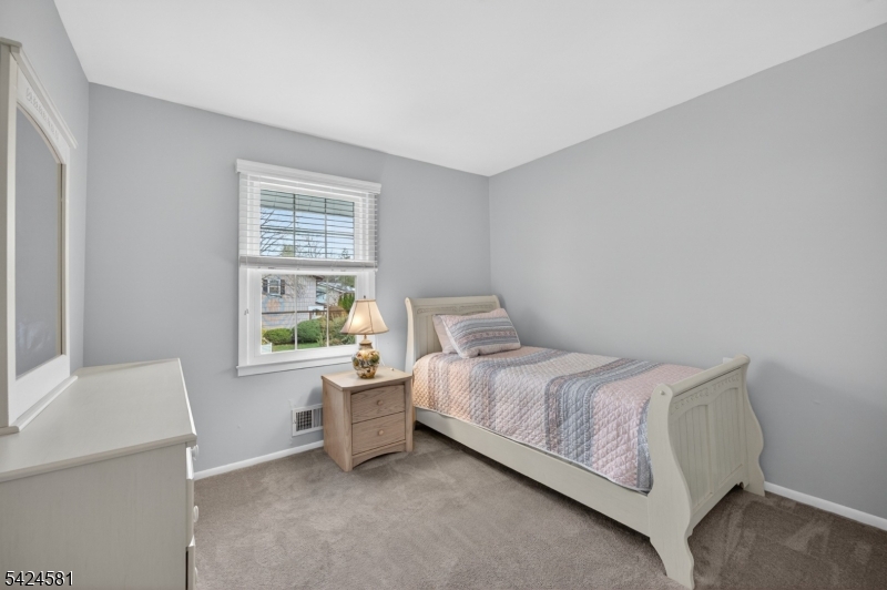 7 Chicopee Dr