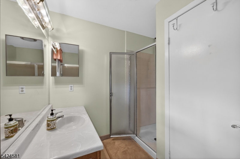 7 Chicopee Dr