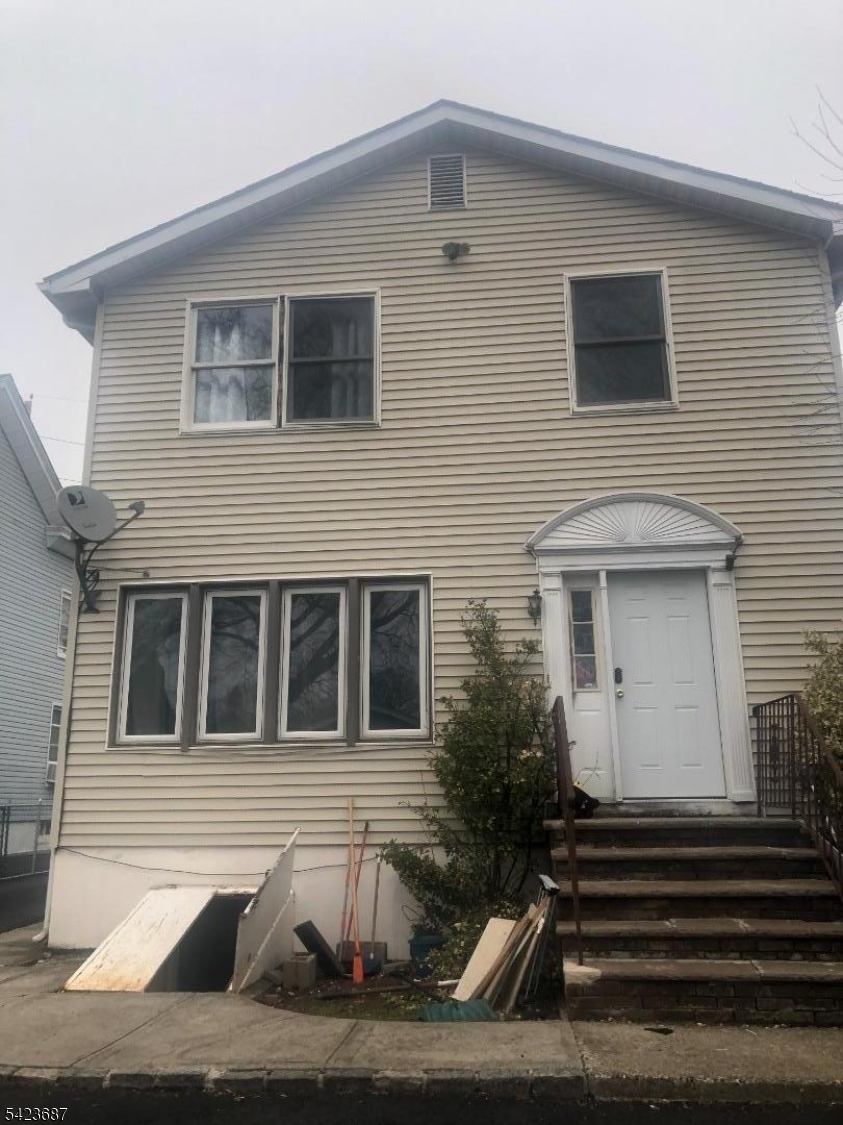 10 Ella St