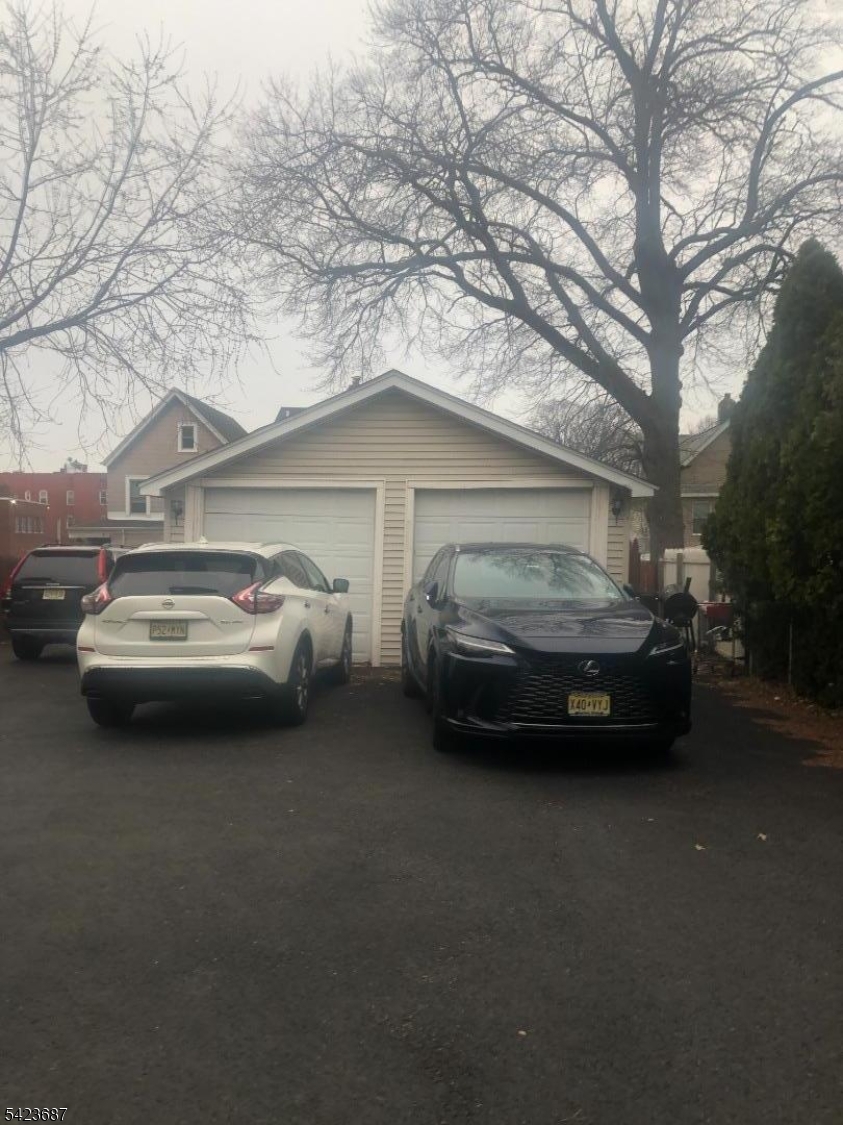 10 Ella St