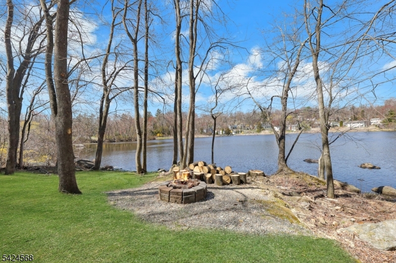 23 Up Mt Glen Lake Dr