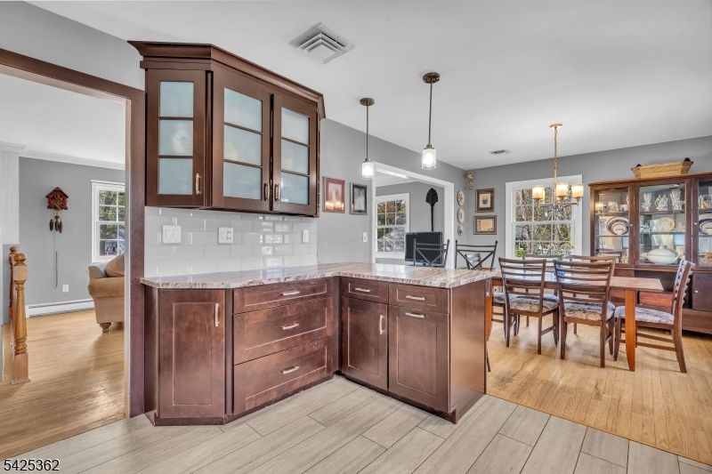 102 Hillcrest Dr