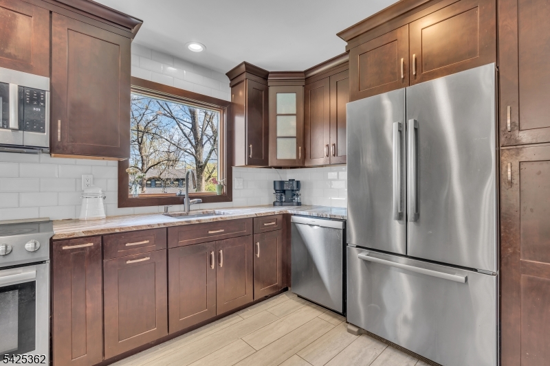 102 Hillcrest Dr