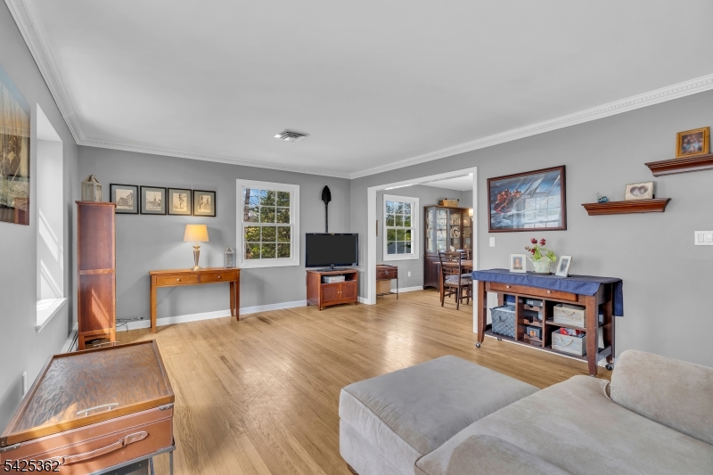 102 Hillcrest Dr