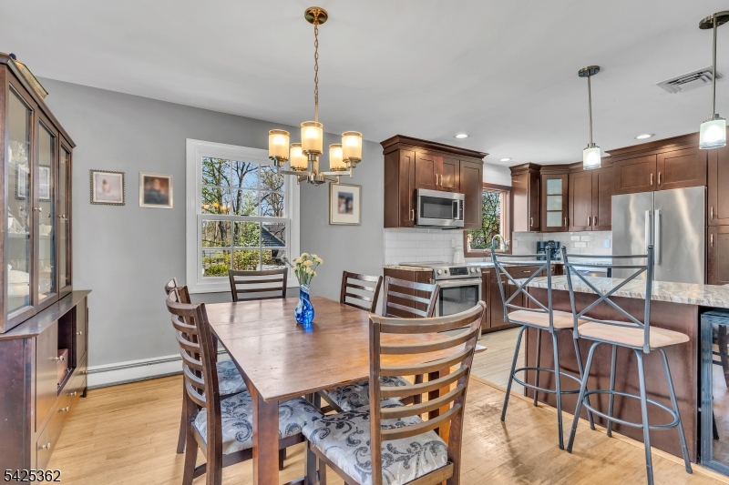 102 Hillcrest Dr