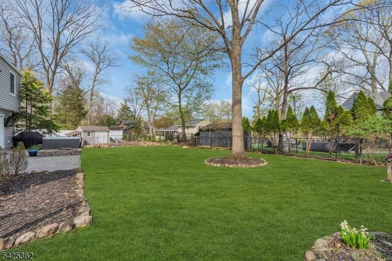 102 Hillcrest Dr