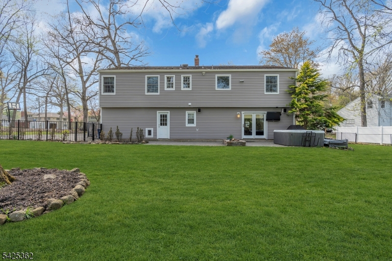 102 Hillcrest Dr