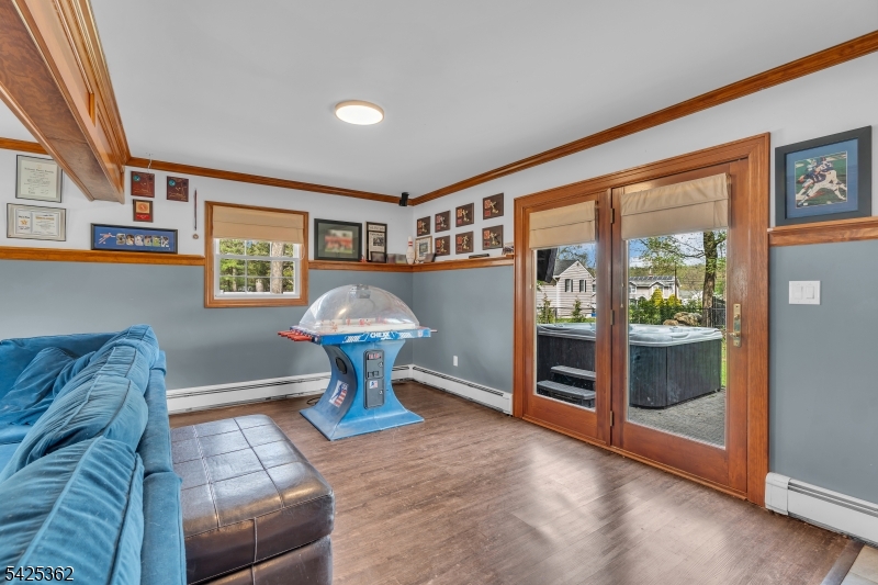 102 Hillcrest Dr