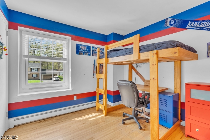 102 Hillcrest Dr
