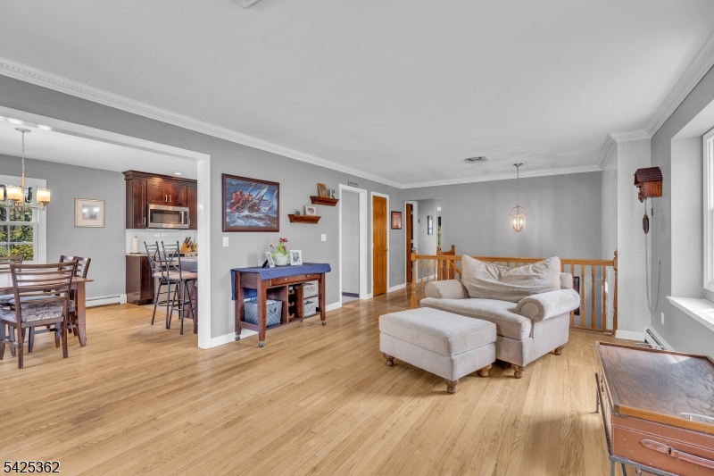 102 Hillcrest Dr