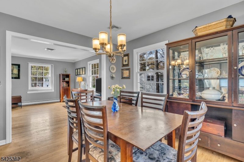 102 Hillcrest Dr