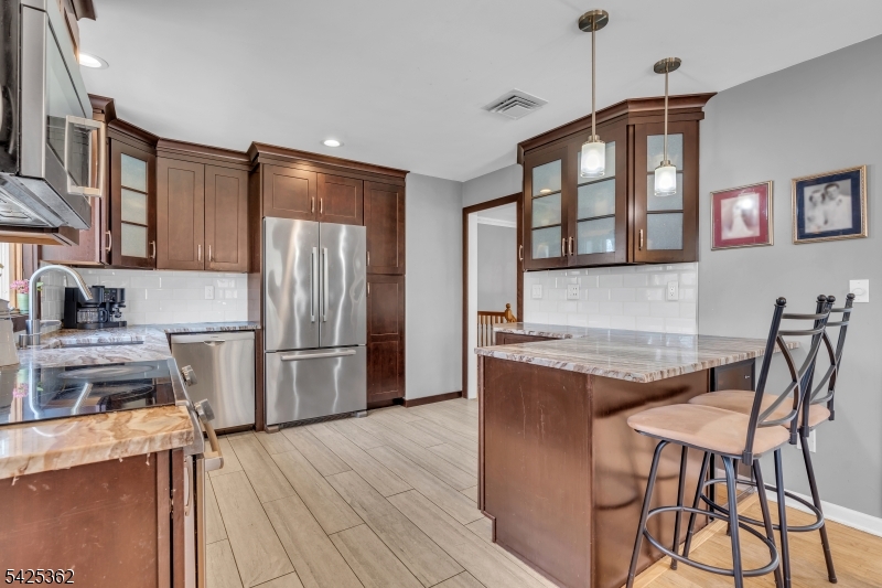102 Hillcrest Dr