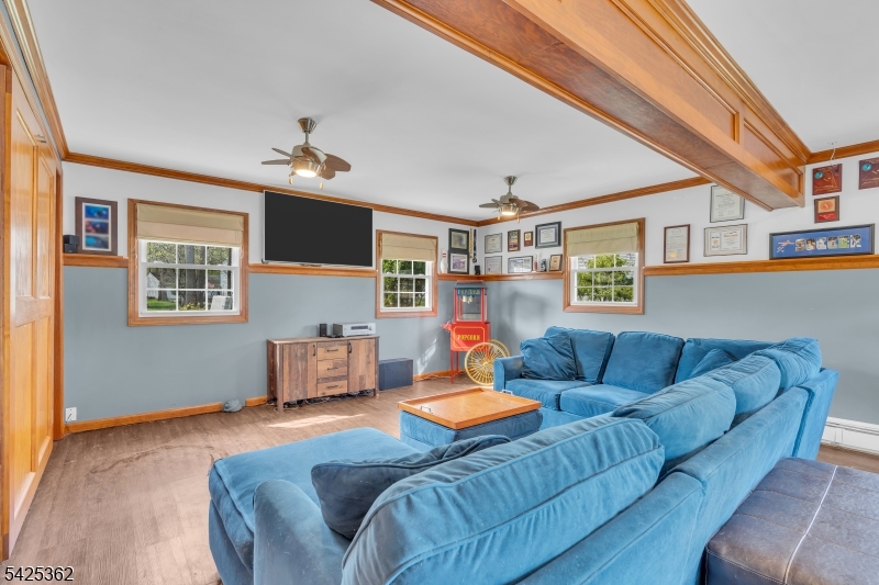 102 Hillcrest Dr