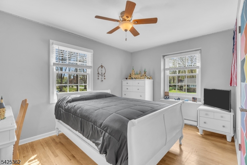 102 Hillcrest Dr