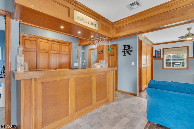 102 Hillcrest Dr