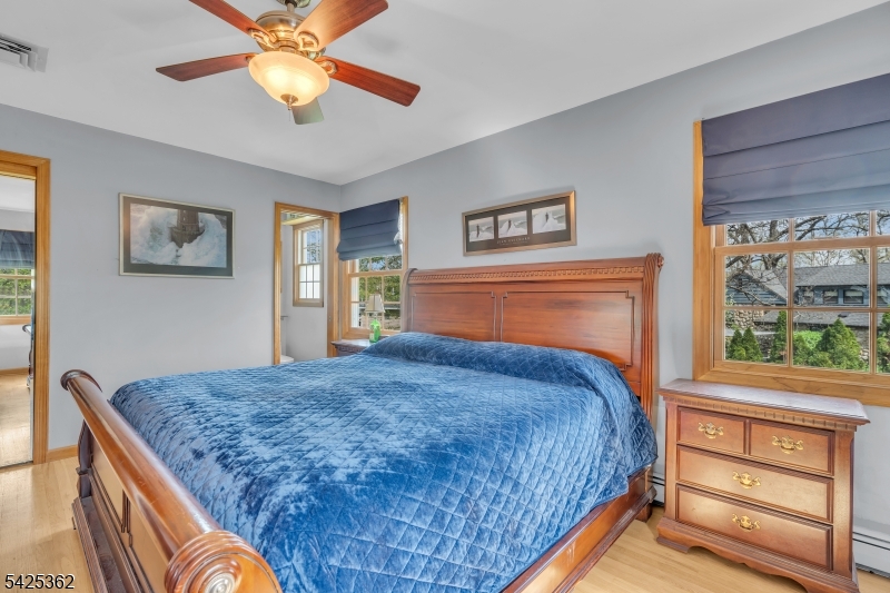 102 Hillcrest Dr