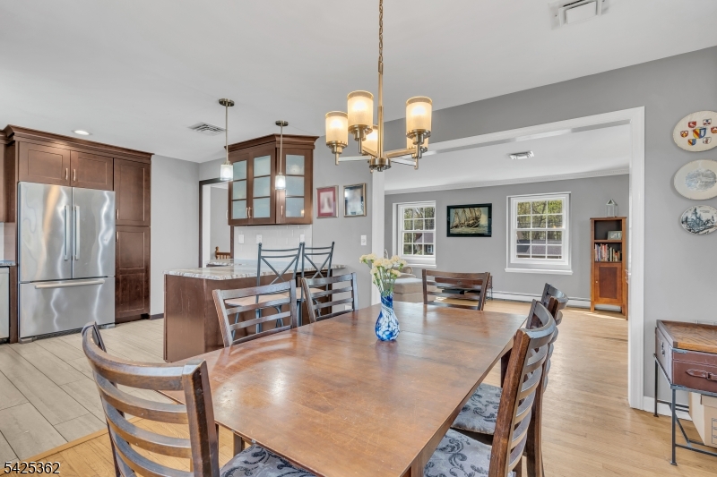 102 Hillcrest Dr