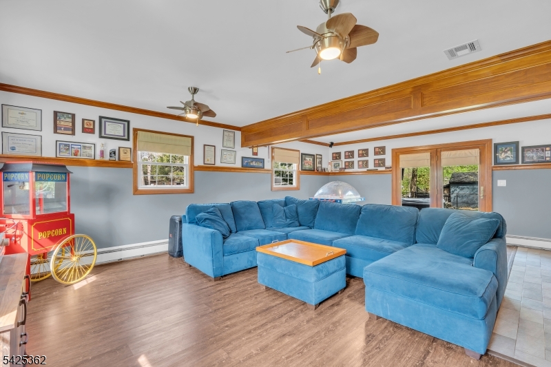 102 Hillcrest Dr