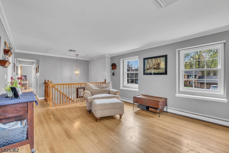 102 Hillcrest Dr