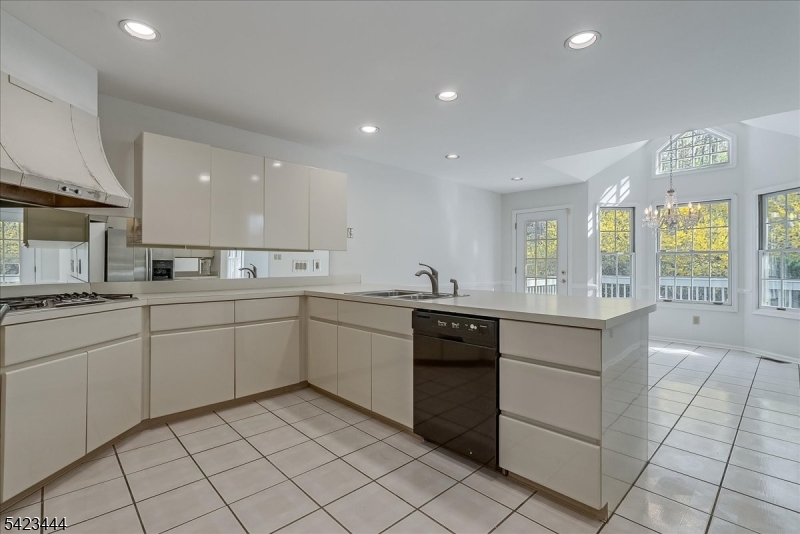 126 Worcester Dr