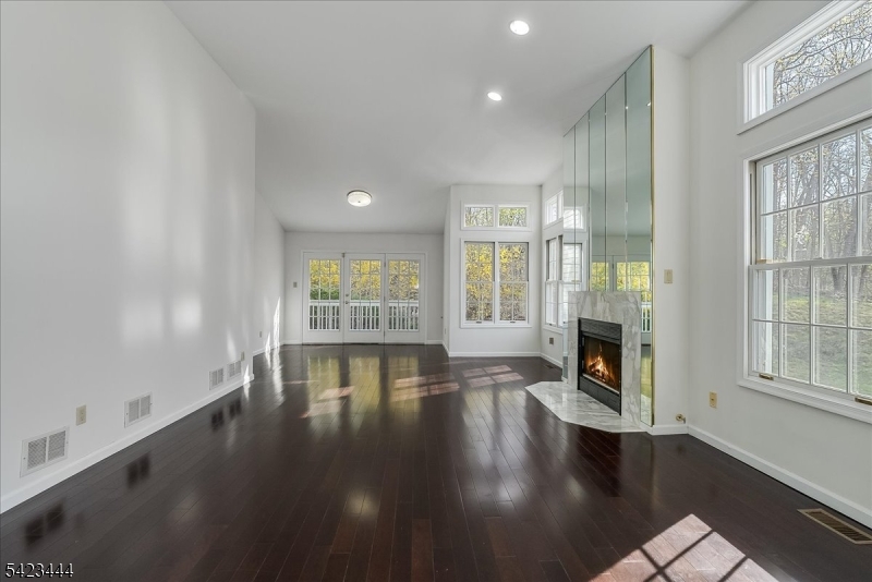 126 Worcester Dr